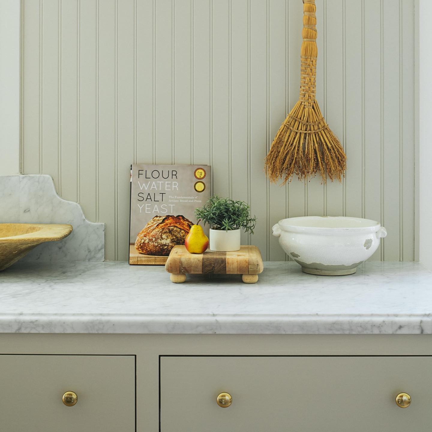 Carrara White 7